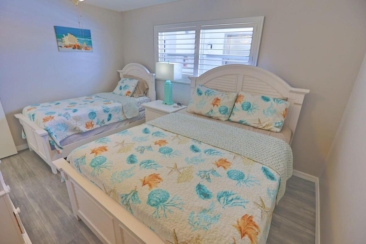 Updated Condo With Pool, Walk To Crescent Beach & Restaurants! Sarasota Extérieur photo