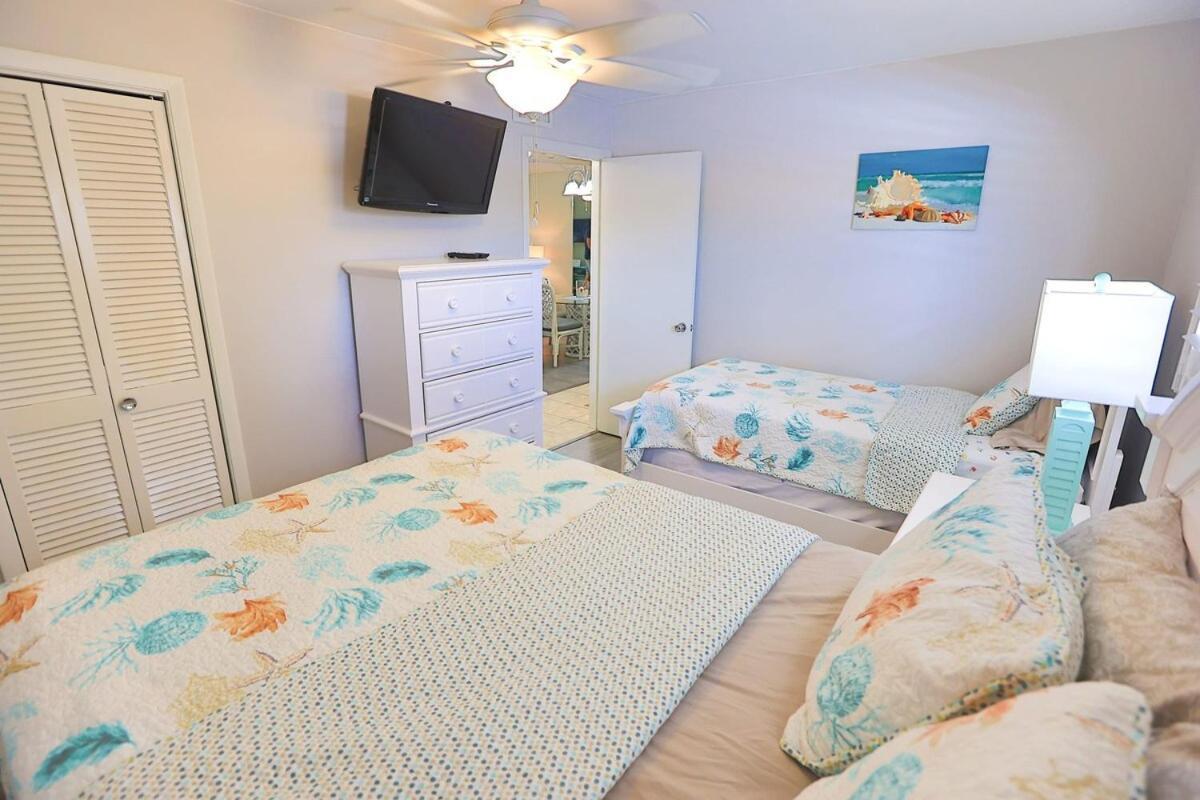 Updated Condo With Pool, Walk To Crescent Beach & Restaurants! Sarasota Extérieur photo